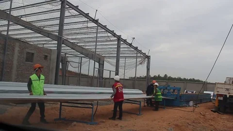 Workers are building workshops Stock Footage 72982286