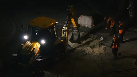 Workers are doing road repair on the outskirts of Kiev at night Stock-Footage 120197645