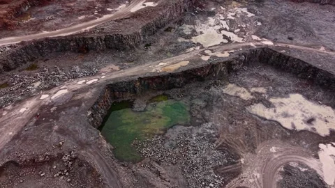 Workers are extracting granite in a large quarry Vídeos de archivo 337862439