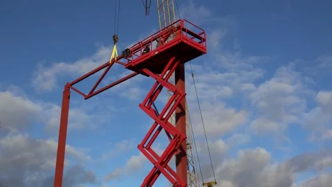 Workers are lifting on the Aerial Work Platform to secure the beam frame Vídeos de archivo 231862196