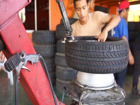 Workers are replacement the tire Stock Footage 105023562