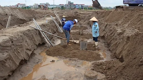 Workers are scratching the ground Stock Footage 91245189