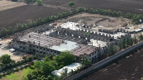 Workers Assembling Concrete Ceiling Structure at Large Industrial Construction 스톡 동영상 341047679