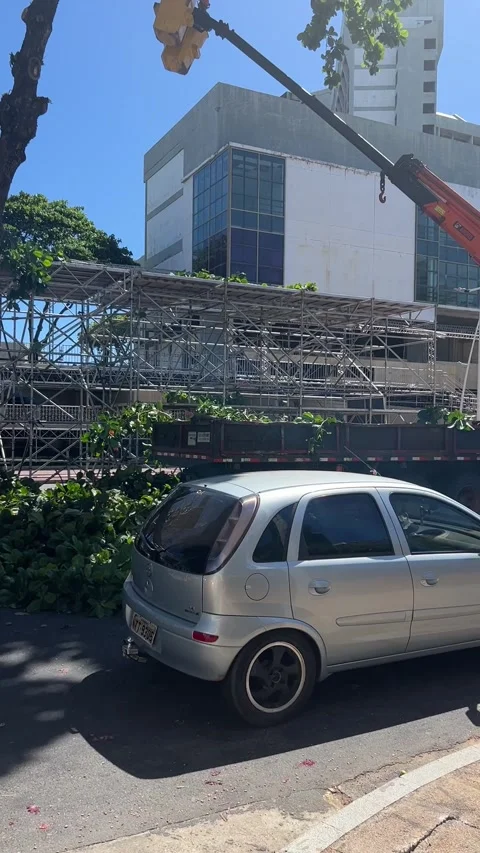 Workers assembling scaffolding for Salvador Carnival in Salvador Brazil Stockbeeldmateriaal 343581286