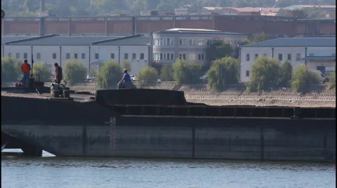 Workers on a barge Video stock 32268010