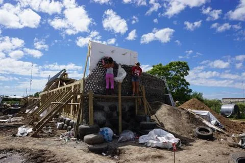 Workers building a can wall with cement Stock Photos