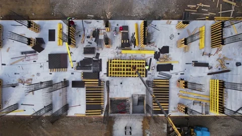 Workers on the building construction site Vídeos de archivo 170071037