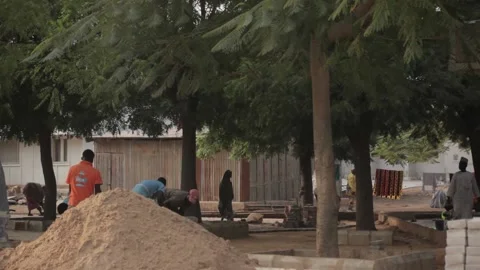 WORKERS BUILDING Video stock 140131653