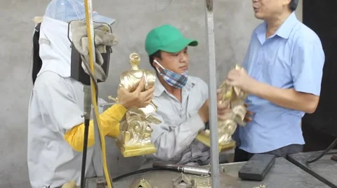 Workers castigate bronze casting products, Asia Stock Footage 40633503