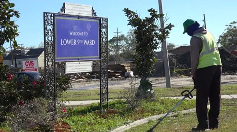 Workers clean up and beautify the Lower 9th Ward of New Orleans, Louisiana post Stockbeeldmateriaal 66547435