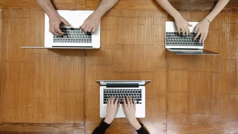 Workers co working at large desk overhead shot Vídeos de archivo 101644918