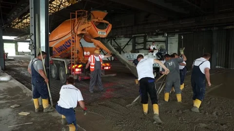 Workers in a concrete factory Видео 152871844