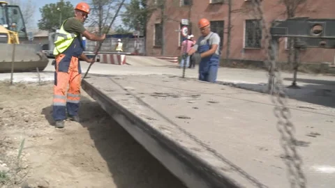 Workers at the construction site. Construction of a reinforced concrete building Vídeo Stock 104194217