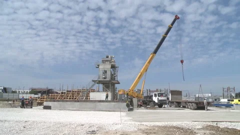 Workers at the construction site. Construction of a reinforced concrete building Vídeo Stock 104195122