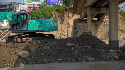 Workers at construction site during disaster in India Stock Footage 321040361