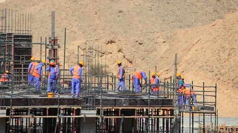 Workers at a construction site Vidéo 58297466