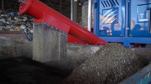 Workers on the conveyor of the waste processing plant Video stock 243888616
