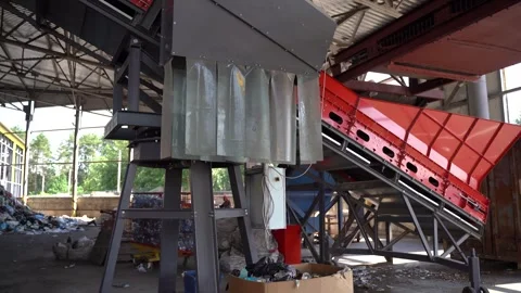 Workers on the conveyor of the waste processing plant Video stock 243888940
