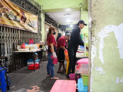 Workers at the dumpling noodle roadside stall Stock Photos