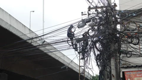 Workers fixing tangled electrical wires 動画素材 321471584