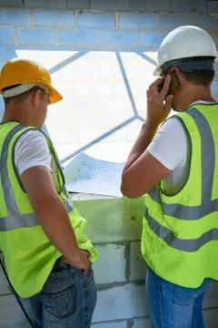 Workers with Floor Plans Foto stock