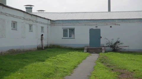 Workers going to preparation center pigs 스톡 동영상 63620855