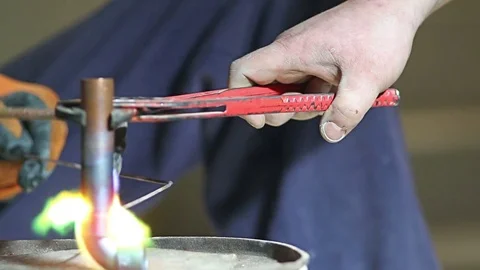 Workers grinding and welding copper pipes in a industrial factory Video stock 72962973