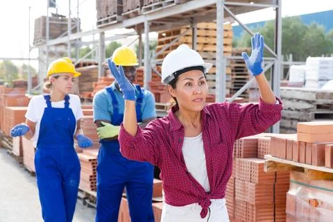 Workers have problems at work at a hardware store Foto stock