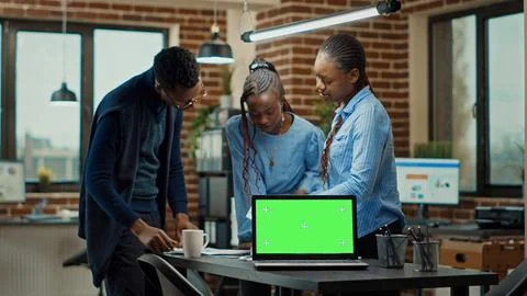 Workers having laptop with greenscreen Stock-Fotos