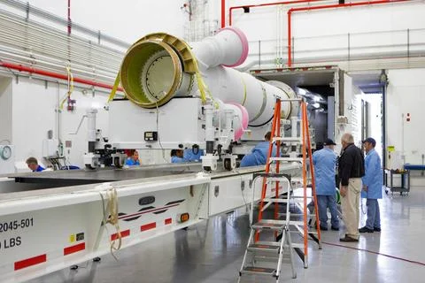 Workers help offload the abort motor for NASAs Artemis 1 mission from a h.. Stock Photos
