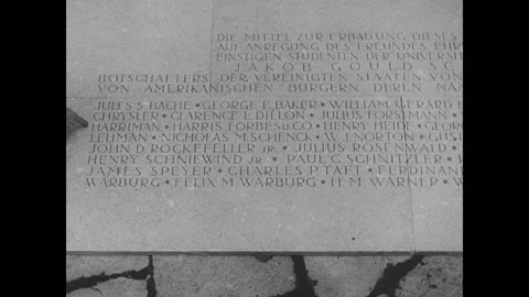 Workers inspect American plane Stock Footage 252584288