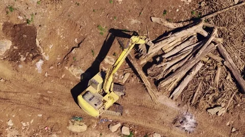 Workers Installing Solar Farm Foundations on a Hillside Construction Site 스톡 동영상 344440996
