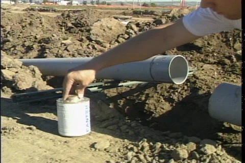 WORKERS LAYING PIPE Video stock 1049604