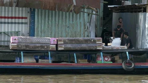 Workers loading goods on traditional wooden cargo ship 스톡 동영상 136961919