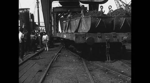 Workers loading ore in ore cars Stock Footage 43320994