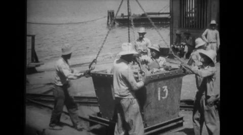 Workers mining for chromite and gold Stock Footage 37595254