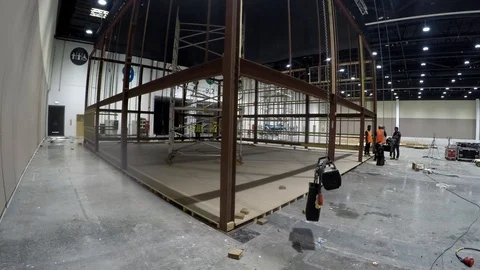 Workers Mount A Large Hall - TimeLapse 스톡 동영상 126984541