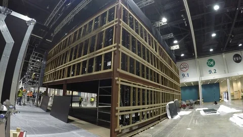 Workers mount a large screen box - TimeLapse 스톡 동영상 126984354