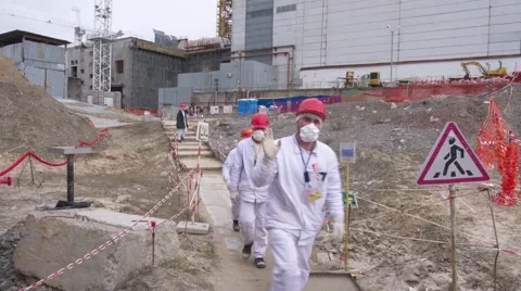 Workers near protective screen in front of Chernobyl nuclear power plant Vidéo 61544970