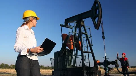 Workers in an Oilfield, teamwork Video stock 12212715