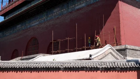 Workers perform architecture maintenance in Beijing. Vídeos de archivo 110622304