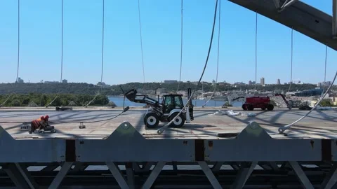 Workers on the Podolsky bridge Stock-Footage 191488030