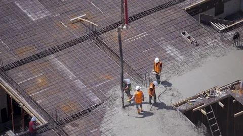 Workers pour concrete on the construction site Vídeos de archivo 168946376