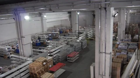 Workers at production line in big warehouse 库存影片 56161911