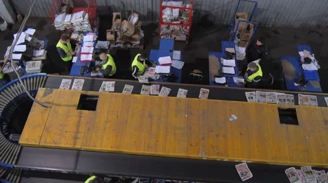 Workers at production line in big warehouse Vidéo 56161952