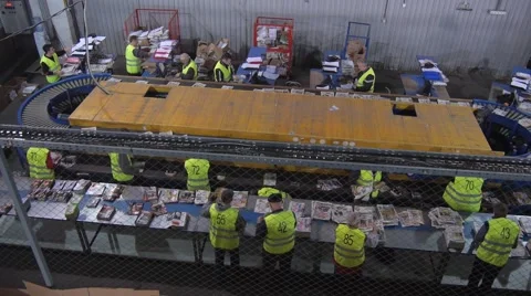 Workers at production line in big warehouse Vidéo 56161963