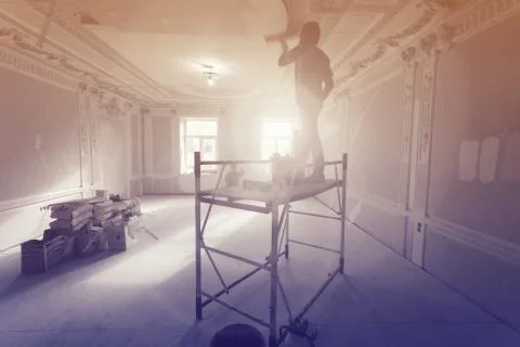 Workers  putty up ceiling walls in the room  in apartment is under constructi Stock-Fotos