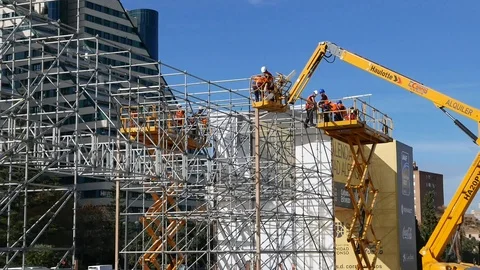 Workers on a scaffold in Valencia, Spain Stock Footage 99408865
