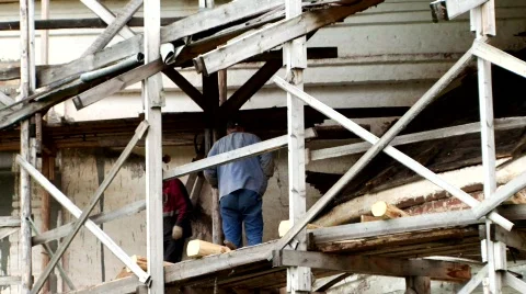 Workers on the scaffolding.m2t Stockbeeldmateriaal 874310