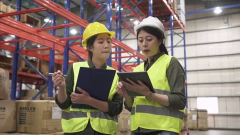 Workers standing in logistics industry talk Stock Footage 141364534
